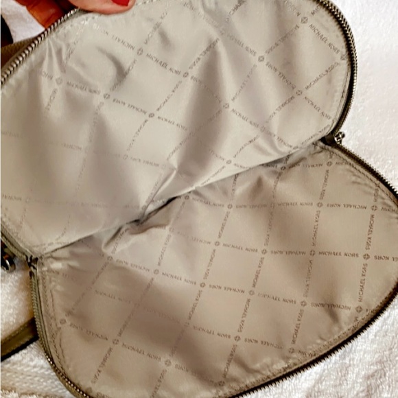 NEW❗️MICHAEL KORS BEDFORD MEDIUM CONVERTIBLE FLAP CROSSBODY/SHOULDER BAG - Picture 8 of 10